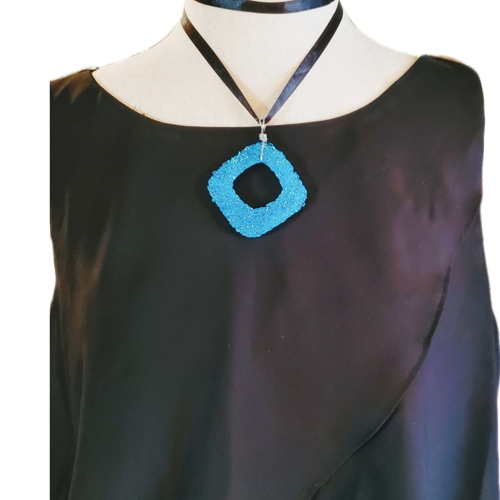 NECKLACE/EARRINGS PENDANT HANDMADE TURQUOISE BLUE GLASS ICE RESIN